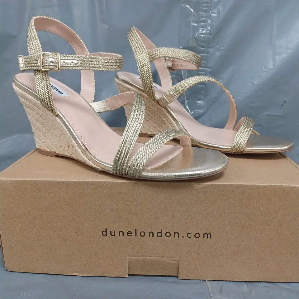 BOXED PAIR OF DUNE LONDON KAIA STRAPPY WEDGE SANDALS IN GOLD SIZE 7