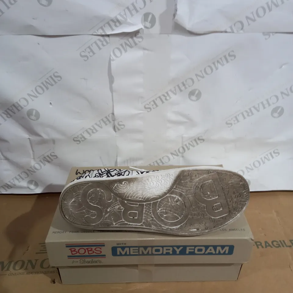 SKECHERS BOBS B EXTRA CUTE CANVAS SLIP ON TRAINER SIZE 6.5