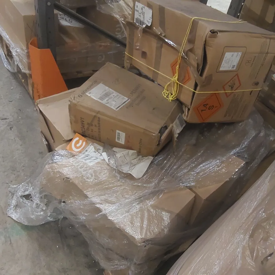 PALLET CONTAINING ASSORTED ITEMS INCLUDING EMMA DUVETS ECT