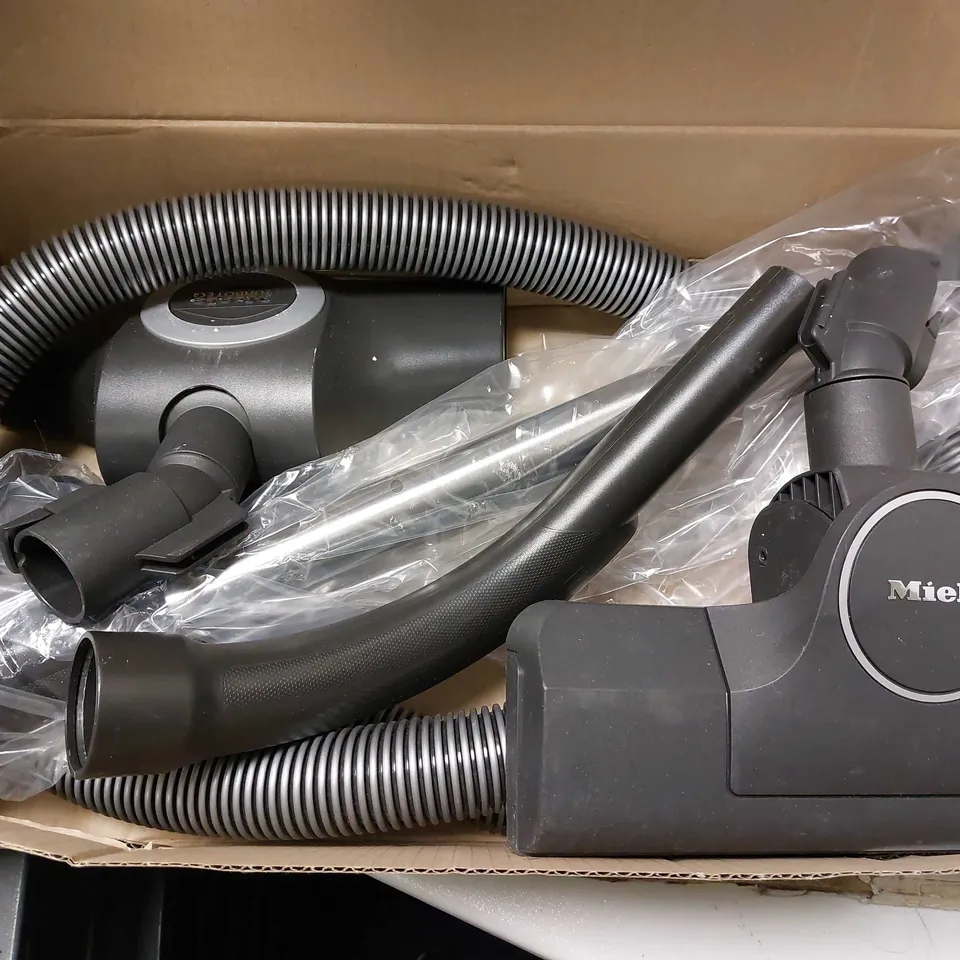 MIELE COMPLETE C3 CAT AND DOG HOOVER