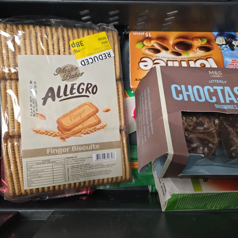 APPROXIMATELY 9 ASSORTED FOOD ITEMS TO INCLUDE - TOFFIFEE , MY PROTEIN BROWNIE , GOLD STANDARD WHEY ETC