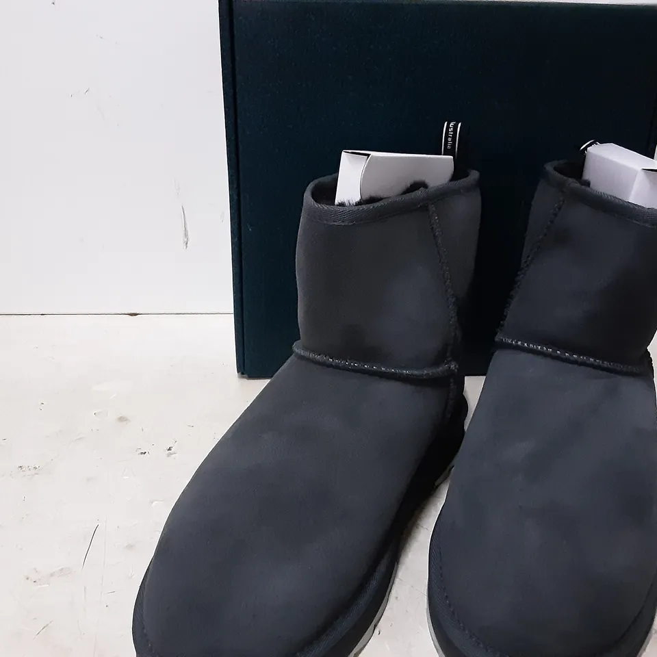 BOXED 3 PAIRS EMU AUSTRALIA UNISEX SHARKY MINI BOOTS ,  GREY  SIZE , 9 