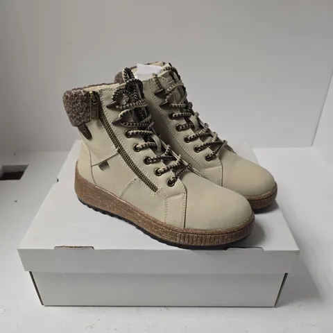 LOUIS WOMEN'S BEIGE WINTER BOOTS WITH FUR LINING β UK5