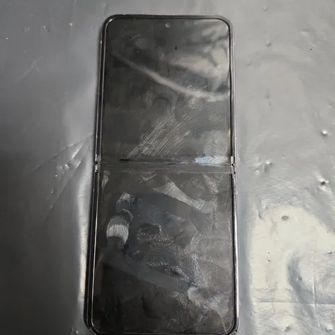 SAMSUNG FOLD SMARTPHONE (MODEL UNSPECIFIED)