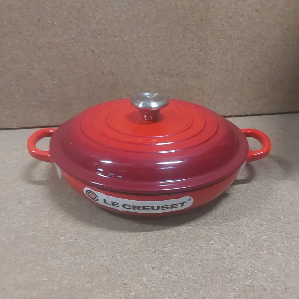 BOXED LE CREUSET SIGNATURE SHALLOW CASSEROLE DISH 22cm