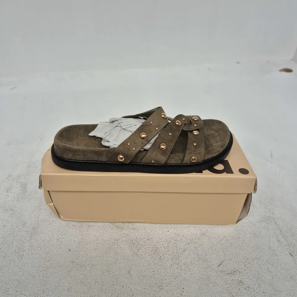 BOXED PAIR OF INIA TARA SANDALS IN GREEN - SIZE 39