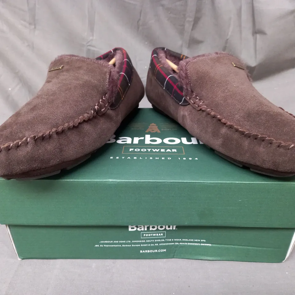 BOXED PAIR OF BARBOUR MONTY SLIPPERS IN BROWN SUEDE UK SIZE 8