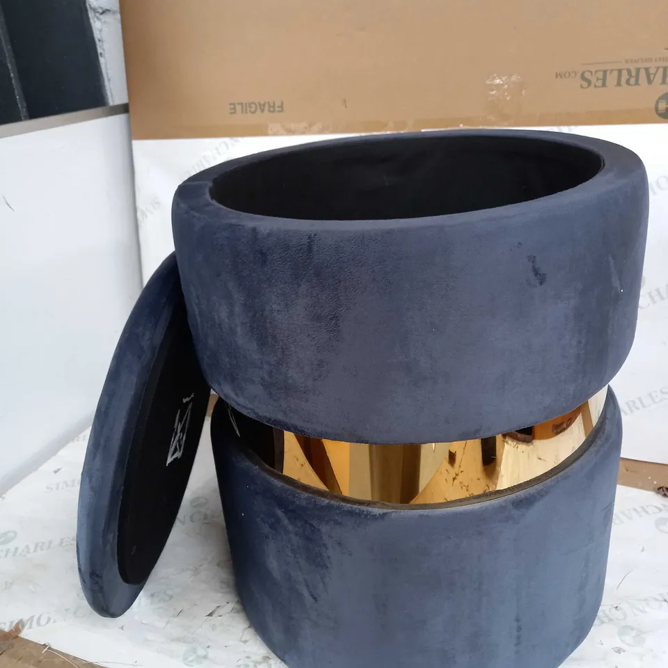 BLUE STOOL WITH GOLD