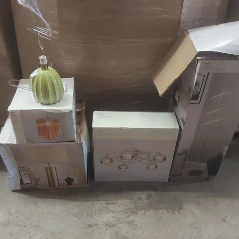 PALLET CONTAINING A VERY LARGE QUANTITY OF ASSORTED DESIGNER LIGHTING PRODUCTS TO INCLUDE: TABLE LAMP, CEILING LIGHTS, FLOOR LAMP ECT
