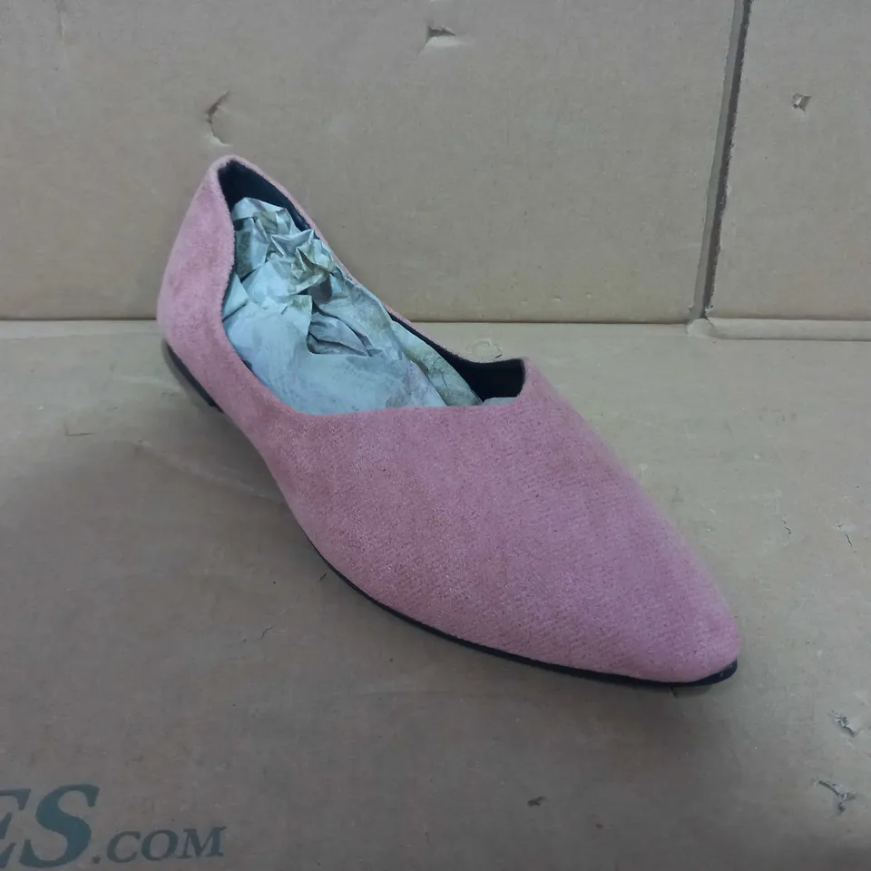 BOXED PAIR OF FASHION SLIP ON SHOES IN PINK EU SIZE 41