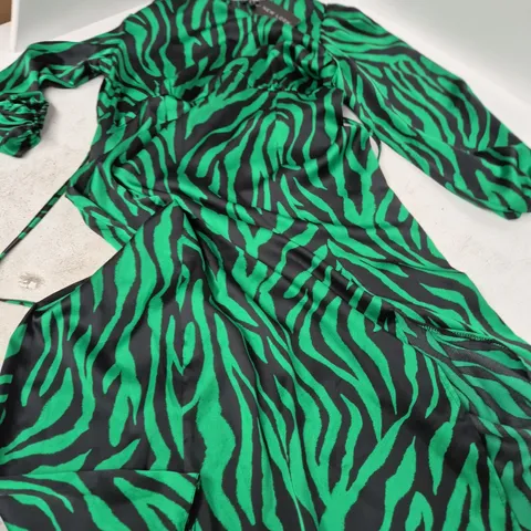 NEW LOOK GREEN ZEBRA PRINT DRESS – UK 16 (EU 44)