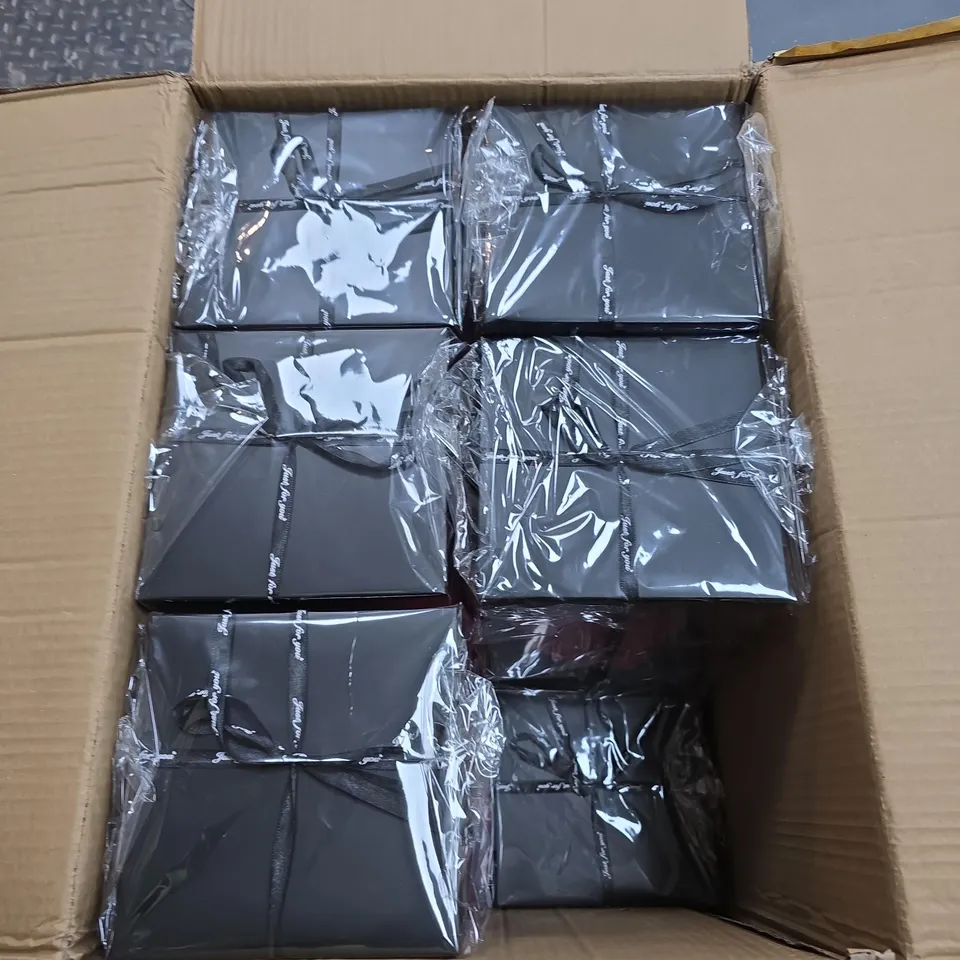 BOX OF APPROXIMATELY 12 BEAR FAUX ROSE BOUQUETS RED