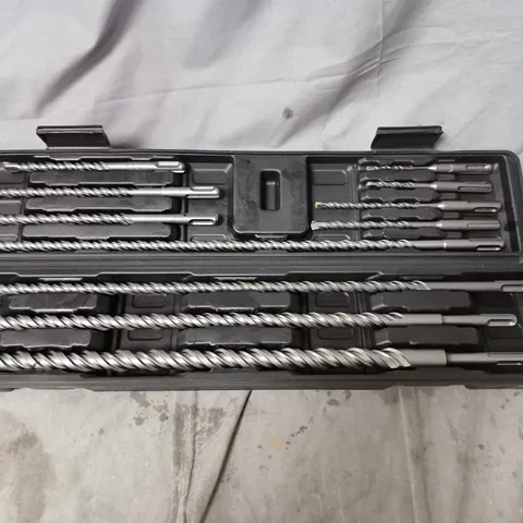 DRILL BIT SET IN CASE – ASSORTED TWIST DRILL BITS