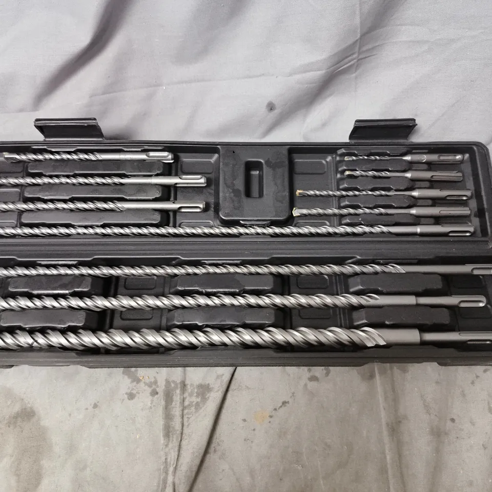 DRILL BIT SET IN CASE – ASSORTED TWIST DRILL BITS