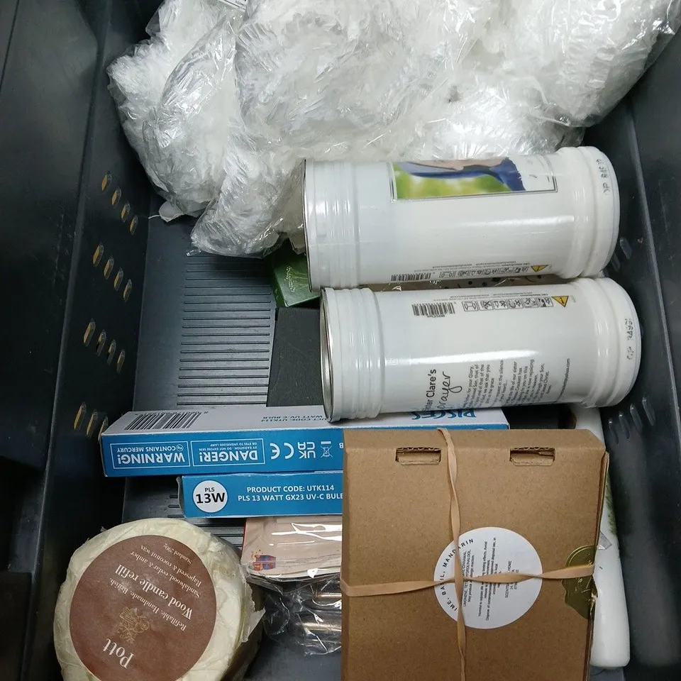 APPROXIMATELY 10 HOUSEHOLD ITEMS TO INCLUDE MESH NEBULIZER, TEALIGHT CANDLES, SCENTED CANDLE, ETC - COLLECTION ONLY