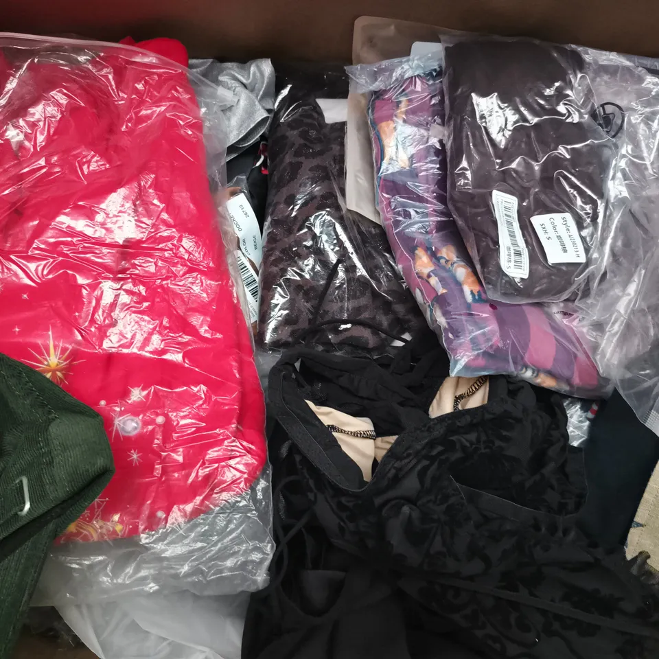 APPROXIMATELY 20 ASSORTED CLOTHING AND FASHION PRODUCTS IN VARIOUS STYLES AND SIZES - COLLECTION ONLY