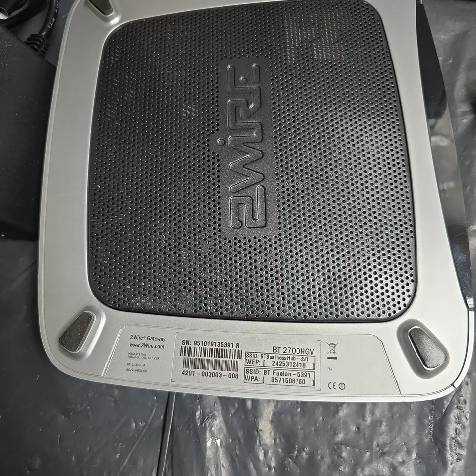 BT BUSINESS HUB 2700HGV GATEWAY ROUTER – BOXED WITH CABLES