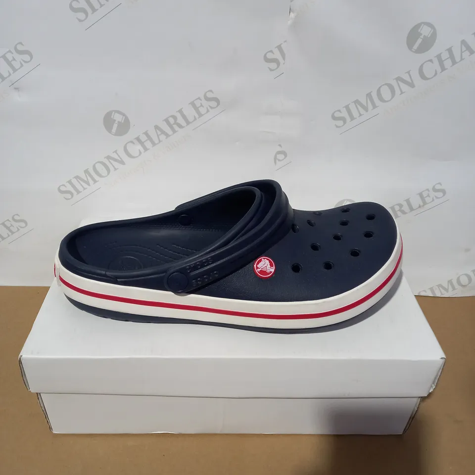 BOXED PAIR OF CROCS SIZE M9