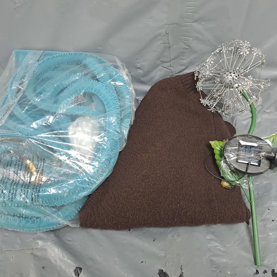BOX OF APPROXIMATELY 10 ASSORTED HOUSEHOLD AND CLOTHING ITEMS IN VARIOUS STYLES, SIZES, AND, COLOURS, ETC - COLLECTION ONLY