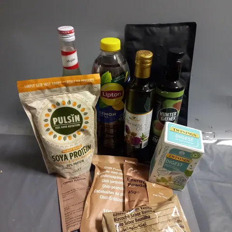 APPROXIMATELY 10 ASSORTED FOOD/DRINK PRODUCTS TO INCLUDE - HUNTER & GATHER AVOCADO EXTRA VIRGIN OIL - TWINNINGS DIGEST - SQUARE MILE CHACAYA COFFEE BEANS - ETC