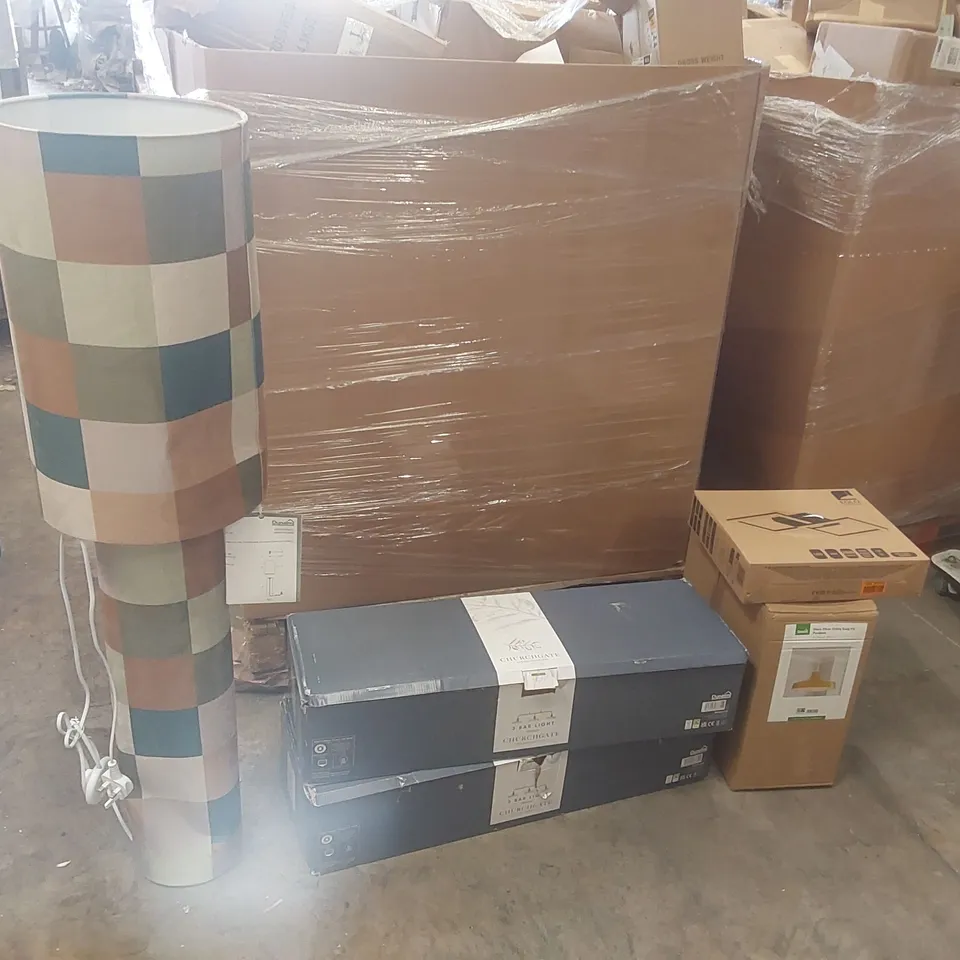 PALLET CONTAINING A VERY LARGE QUANTITY OF ASSORTED DESIGNER LIGHTING PRODUCTS INCLUDING: CHURCHGATE BAR LIGHTS, FLOOR LAMP, STERN PENDANT LIGHT ECT