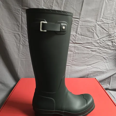 BOXED PAIR OF HUNTER MENS ORIGINAL TALL BOOTS - UK SIZE 9