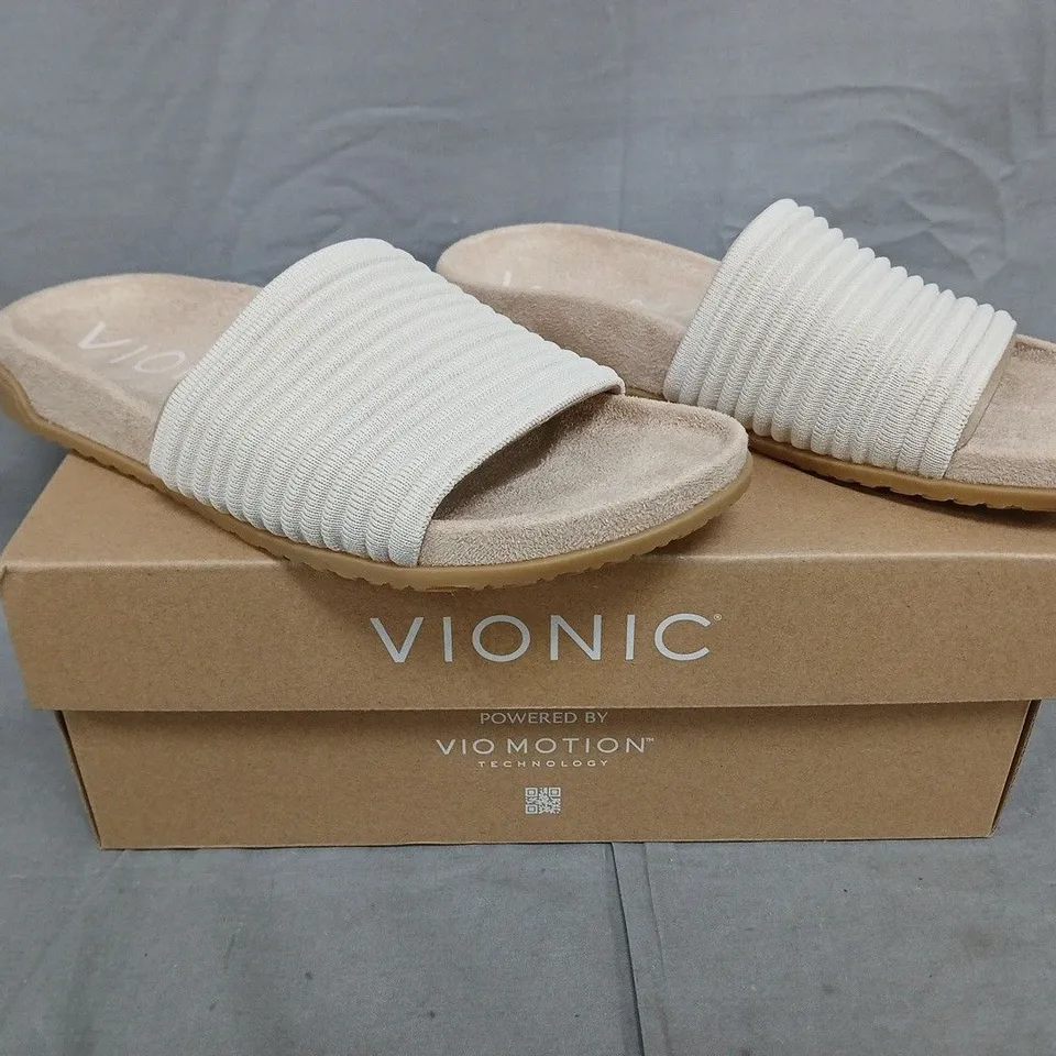BOXED PAIR OF VIONIC EVIE KNIT SLIDE SANDALS IN CREAM SIZE 5