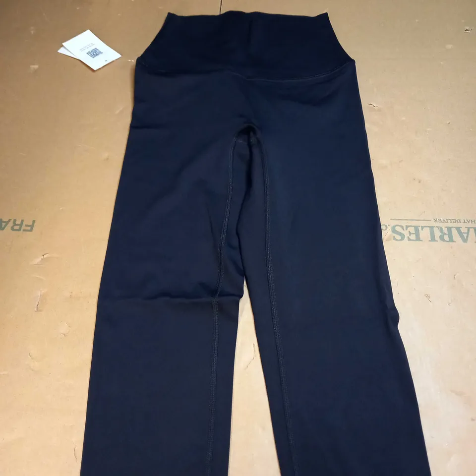 ANOTHER VERSION #SHESWEARINGAV BLACK GYM LEGGINGS - UK SMALL