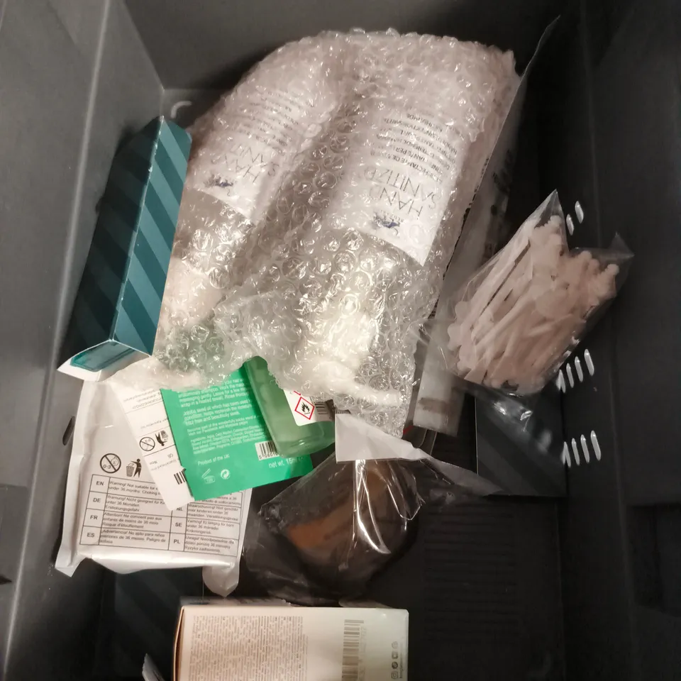 APPROXIMATEY 20 ASSORTED HEALTH AND BEAUTY PRODUCTS TO INCLUDE - SOAP&GLORY BODY BUTTER - WILD STRIPES PLASTERS - FANOLA NOURISHING SHAMPOO - ETC