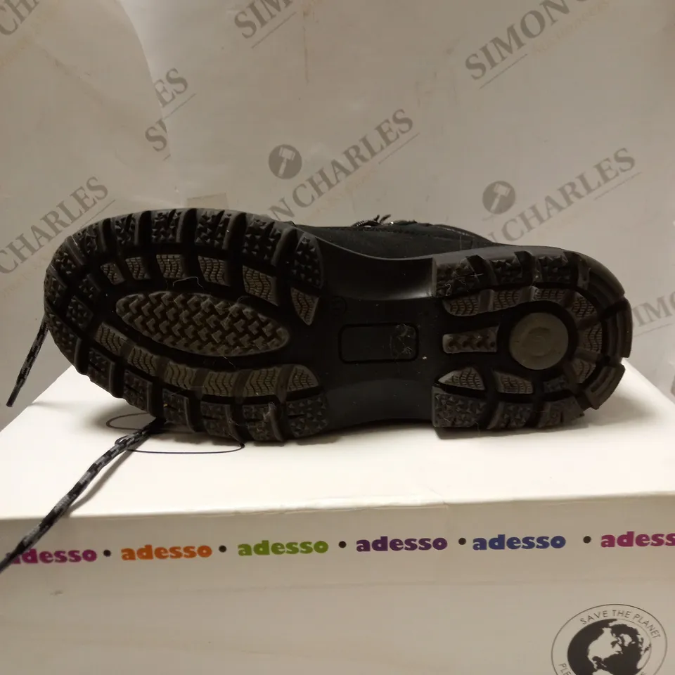 ADESSO BLACK WATERPROOF BOOTS - SIZE 8