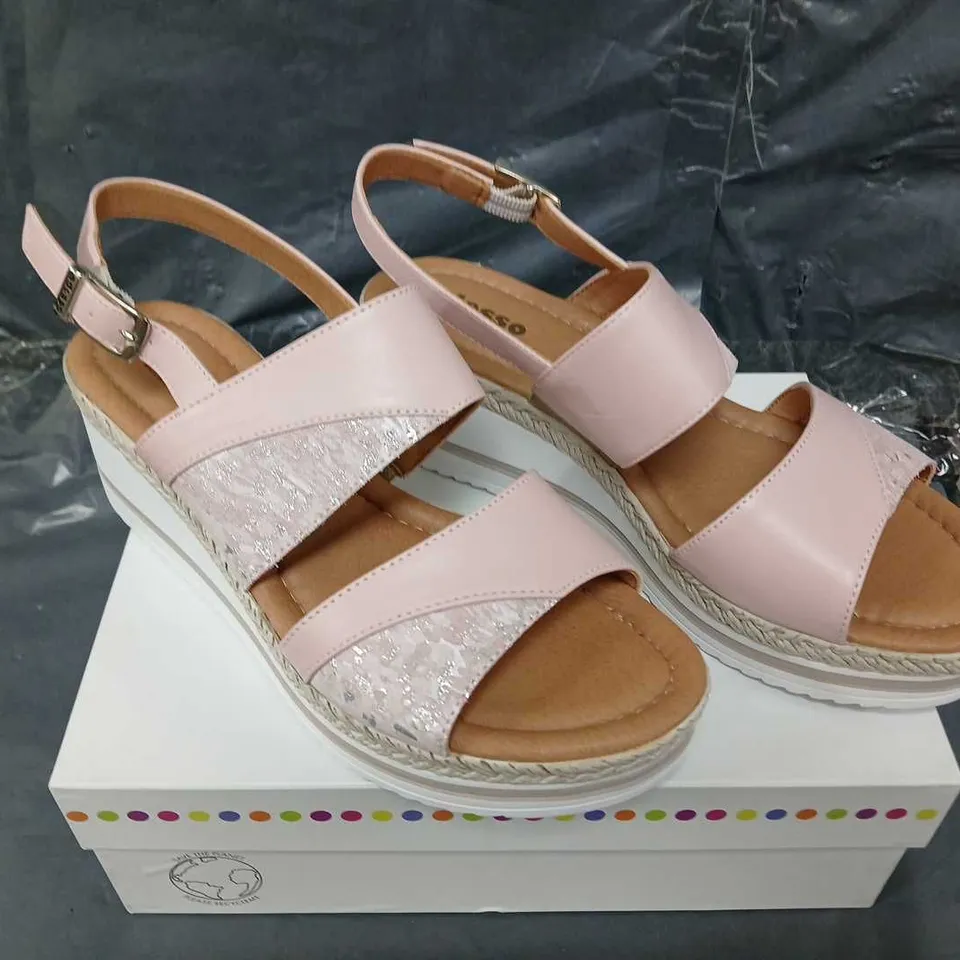 BOXED PAIR OF ADESSO GABBY BLOCK PRINT WEDGE SANDAL - UK SIZE 7 