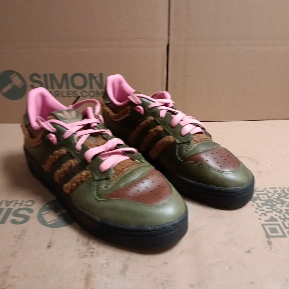 ADIDAS TRAINERS GREEN WITH PINK LACES AND FUT TRIM SIZE 10