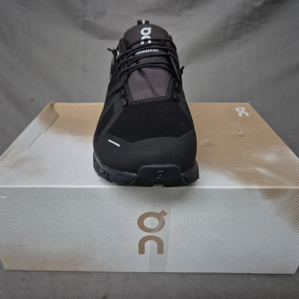 BOXED PAIR OF ON CLOUD 5 WATERPROOF SHOES IN BLACK UK SIZE 9