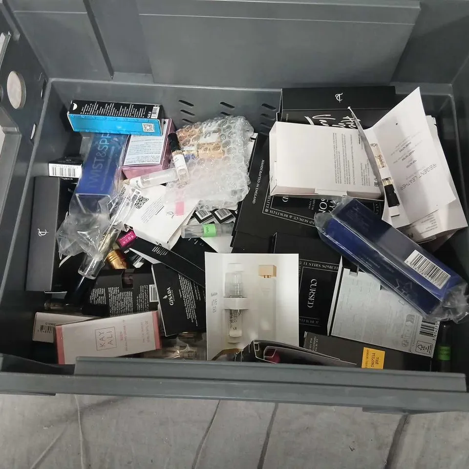 LARGE QUANTITY OF ASSORTED TESTER AND SAMPLE FRAGRANCES