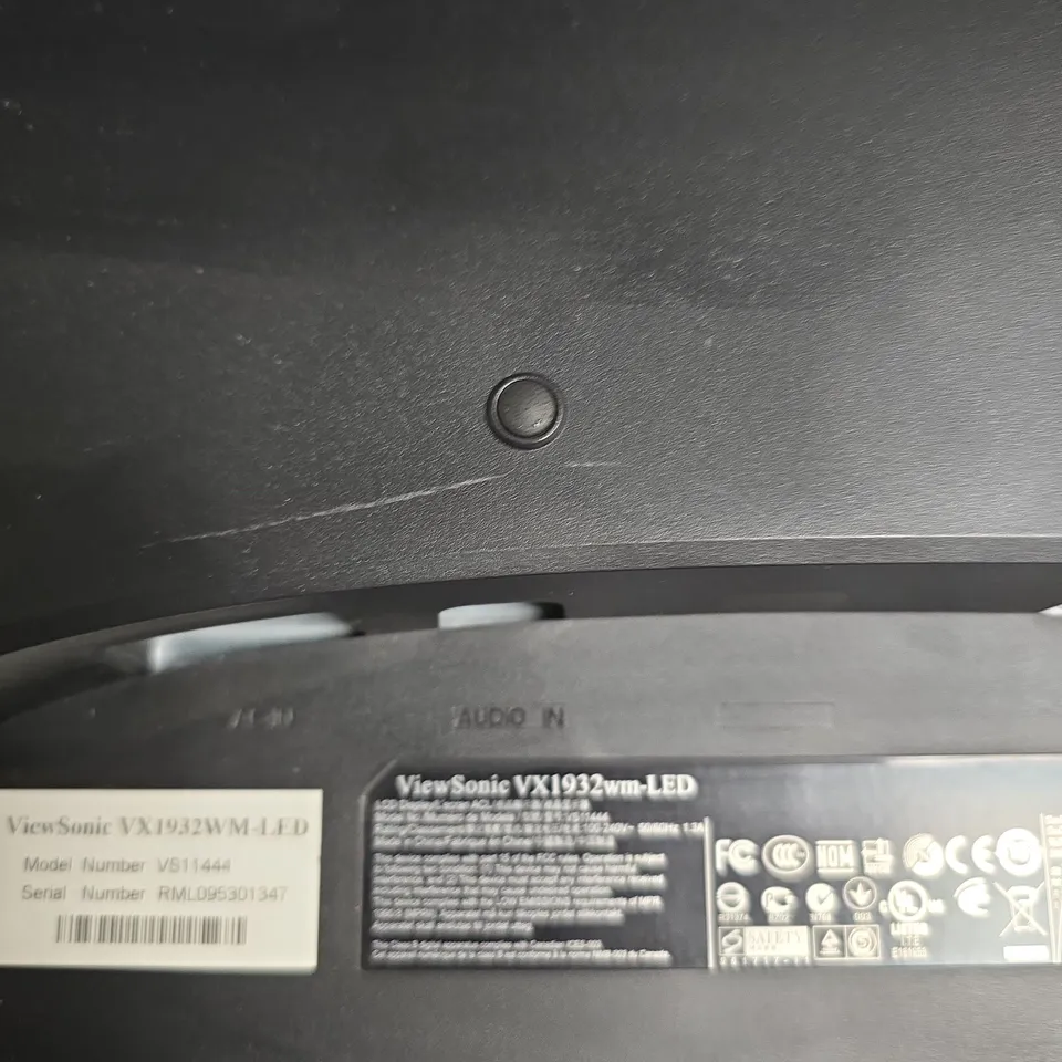 VIEWSONIC VX1932WM-LED 19-INCH LCD MONITOR ON STAND