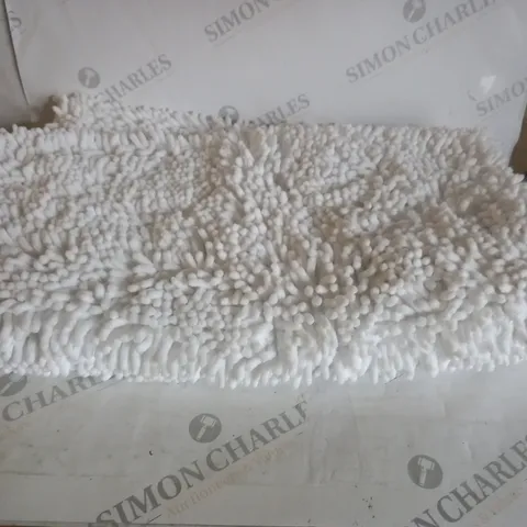 WHITE SOFT FLUFFY RUG