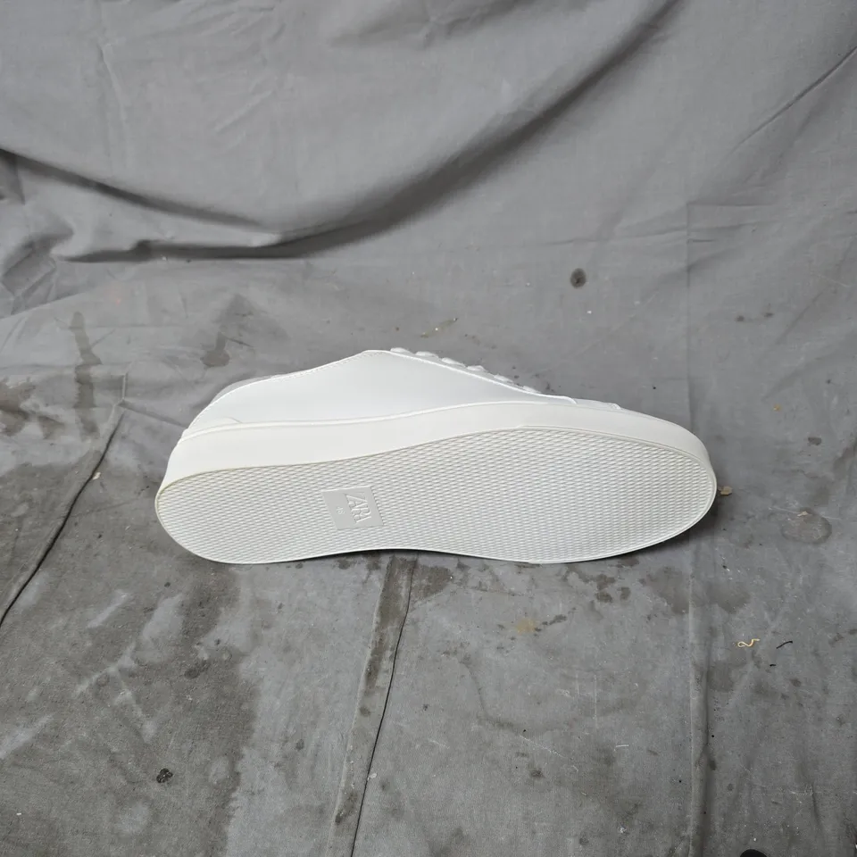 ZARA WHITE WITH GREY ACCENTS TRAINER, SIZE UK 12