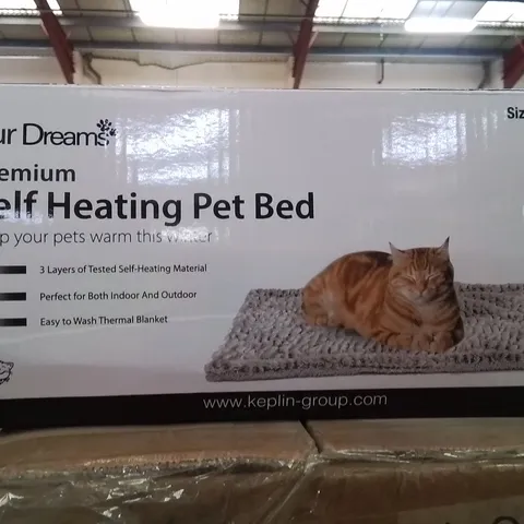 BOXED FURDREAMS SELF HEATING PET BED APPROXIMATELY 12