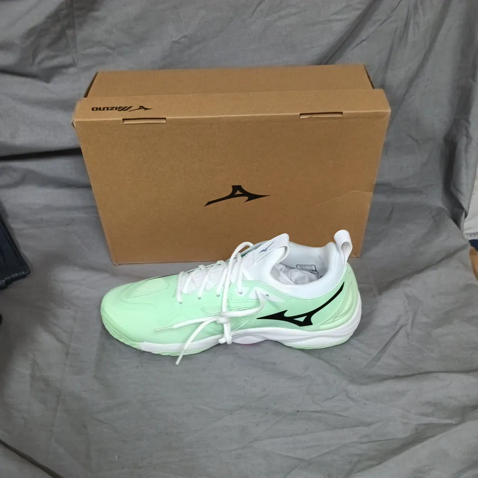 MIZUNO RUNNING SHOES - MINT GREEN, BOXED - UK 10.5