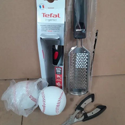 APPROXIMATELY 20 ASSORTED HOUSEHOLD ITEMS TOO INCLUDE, TEFAL HANDLE - GRATER - BASEBALL