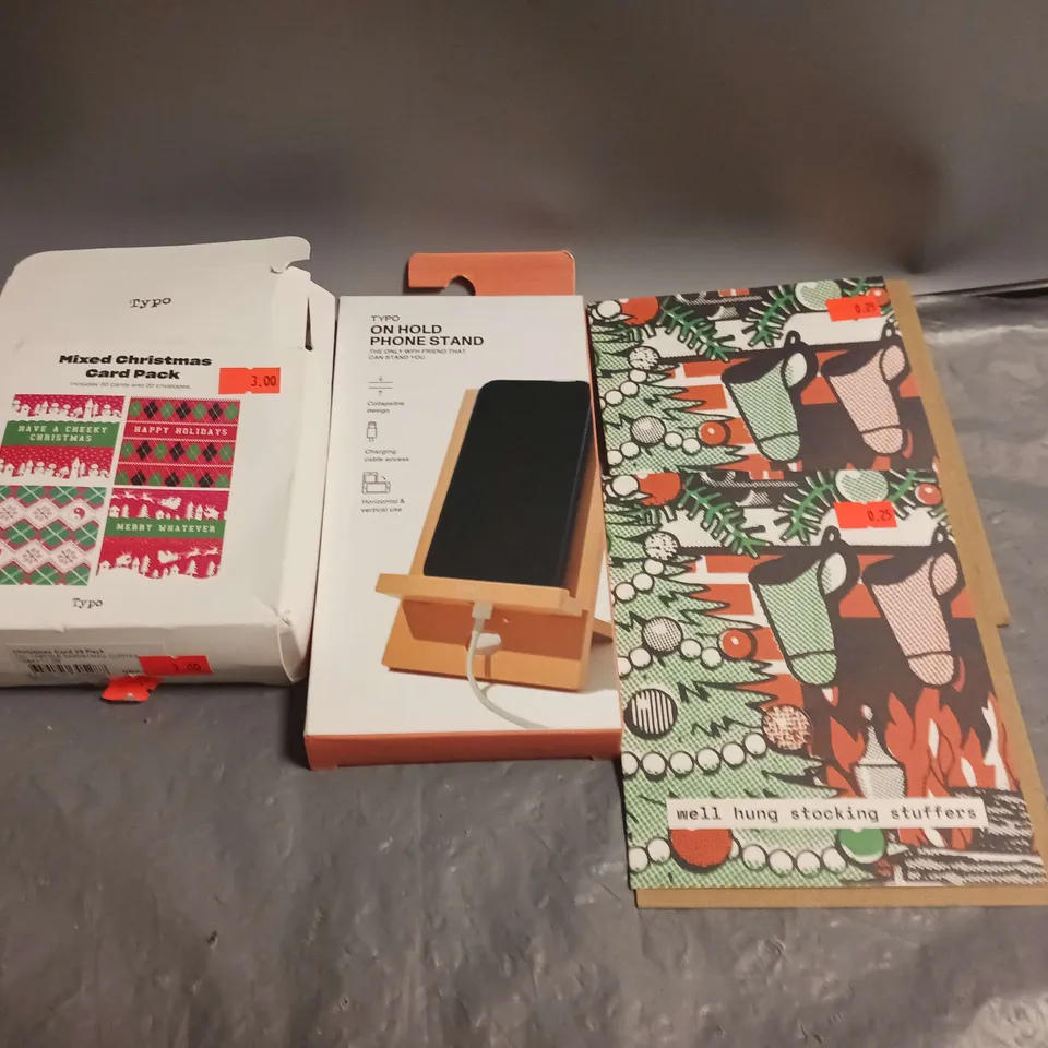 MEDIUM BOX OF APPROXIMATELY 20 ASSORTED HOUSEHOLD ITEMS TO INCLUDE PHONE CASES, CHRISTMAS CARDS AND PHONE STAND