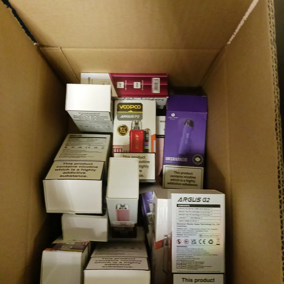 APPROXIMATELY 20 VAPES & E-CIGARETTES TO INCLUDE INNOKIN KLYPSE, OXVA XLIM PRO, VOOPOO PRO 2 ETC
