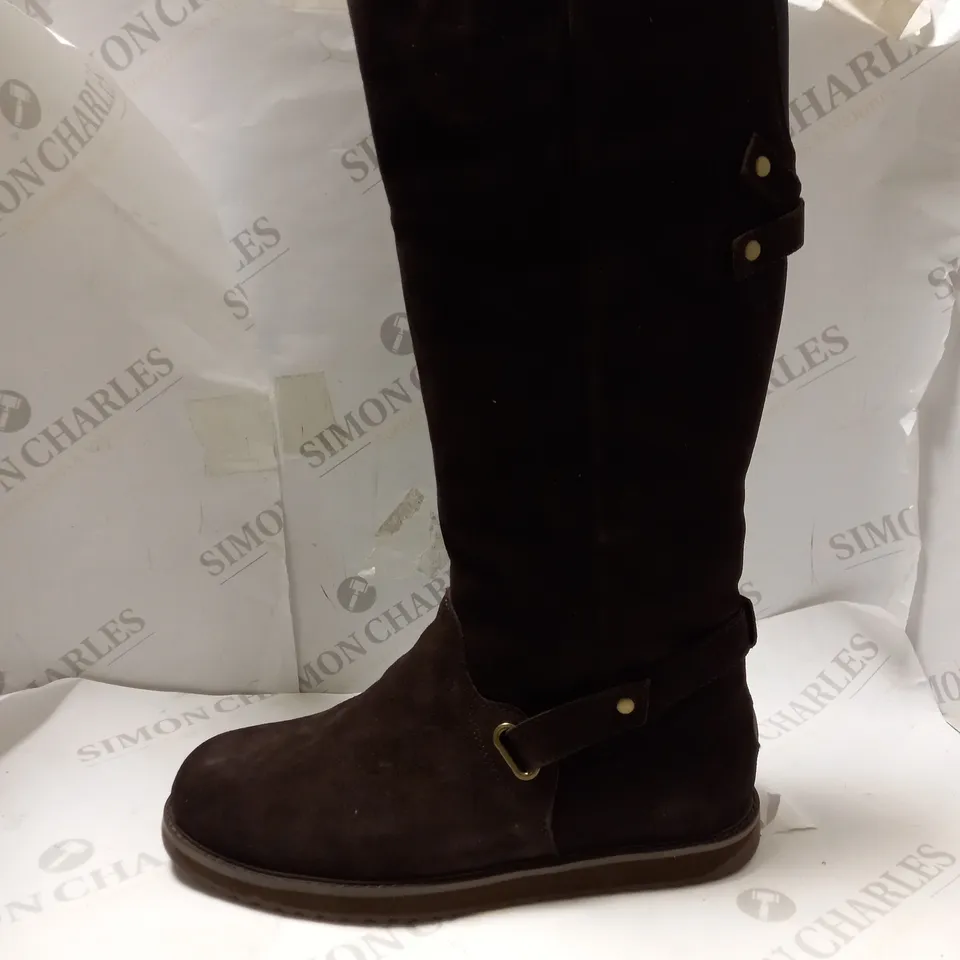 EMU AUSTRALIA "KEMMIE" KNEE BOOTS - OAK - UK 8