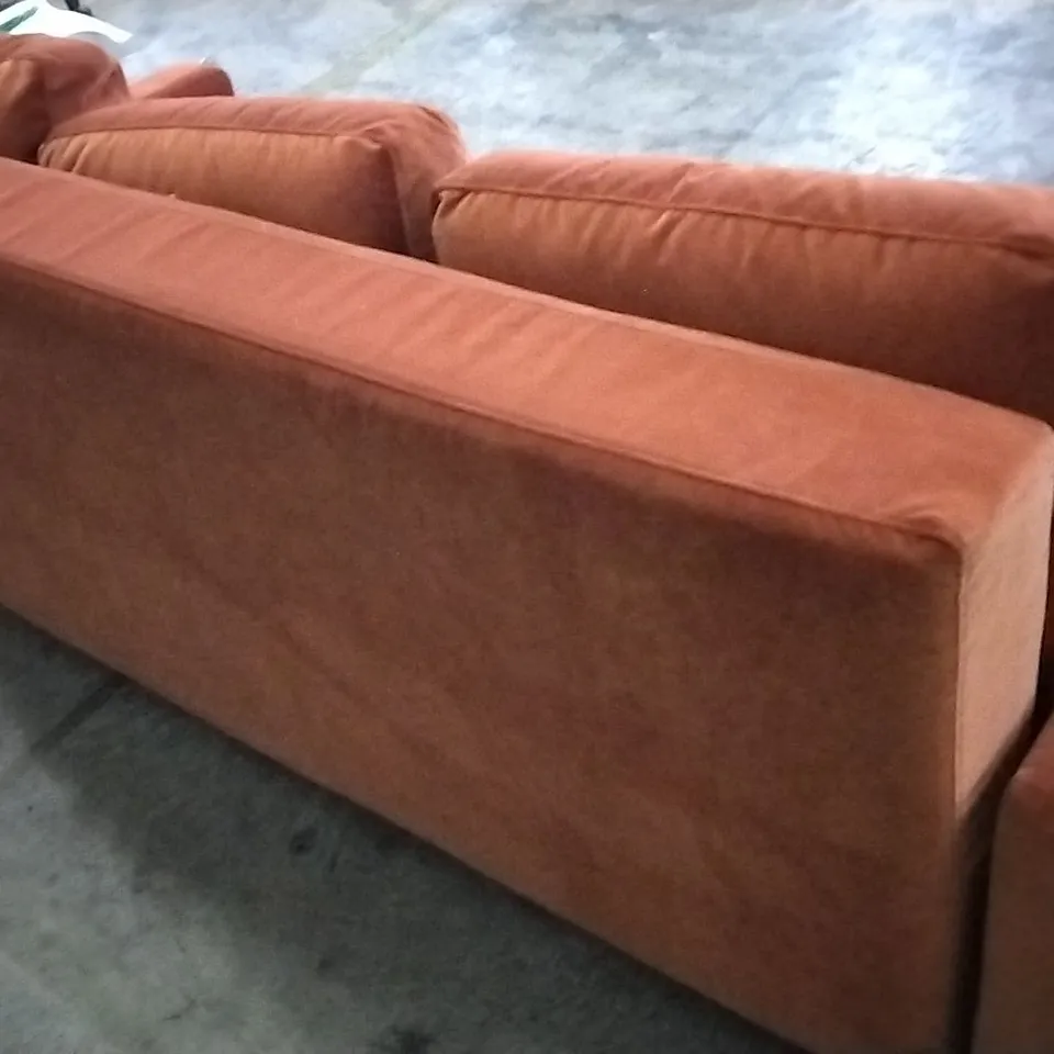 QUALITY DESIGNER LOUNGE CO VINTAGE SOFABED IN RUSTY ORANGE PLUSH FABRIC
