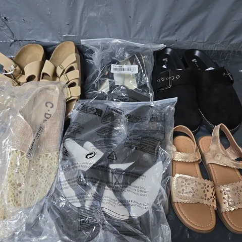 APPROXIMATELY 20 ASSORTED PAIRS OF SHOES AND FOOTWEAR ITEMS IN VARIOUS STYLES AND SIZES TO INCLUDE VERY, WALKRIGHT, PAPILLIO, ETC