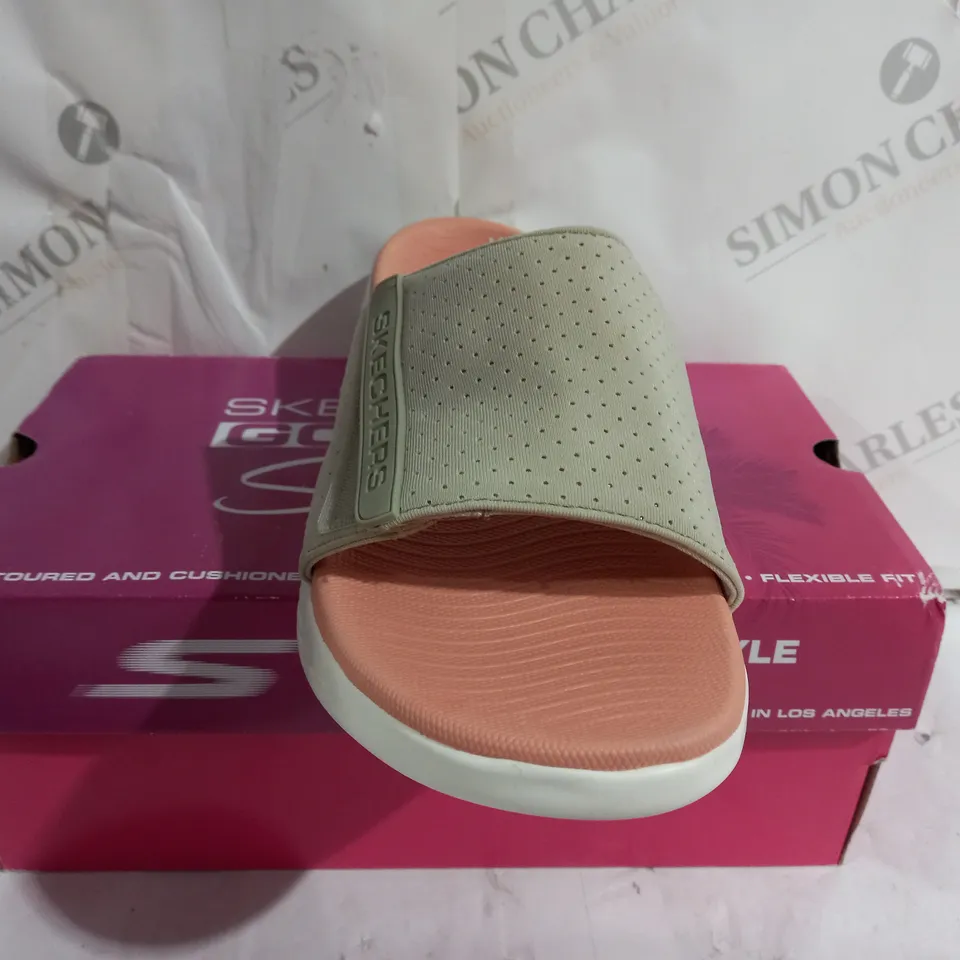 SKETCHERS GO WALK 600 SANDAL - TAUPE SIZE 7