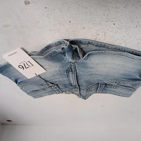 STRADIVARIUS D76 MICROSHORTS – WOMEN’S LIGHT-WASH DENIM SHORTS, UK 8