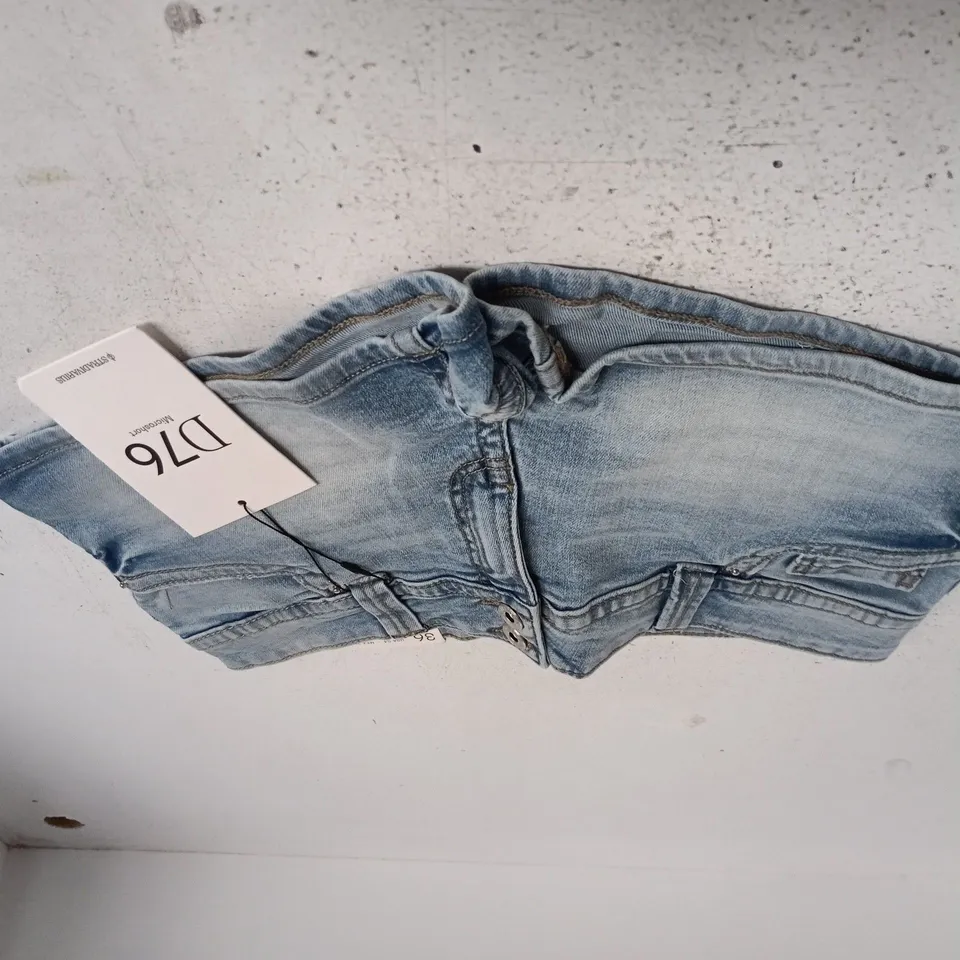 STRADIVARIUS D76 MICROSHORTS – WOMEN’S LIGHT-WASH DENIM SHORTS, UK 8