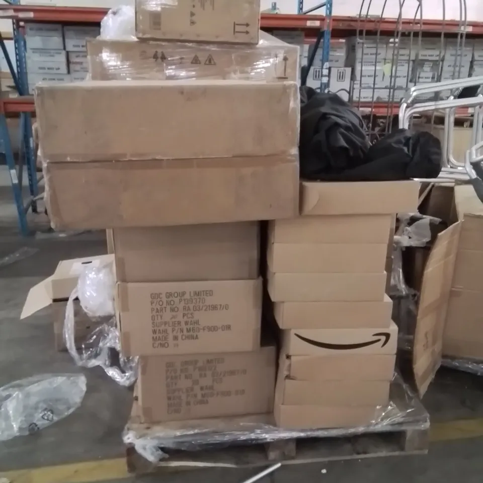 PALLET TO CONTAIN A LARGE QUANTITY OF ROUND PATIO FIRE COVERS AND OTHER ASSORTED ITEMS