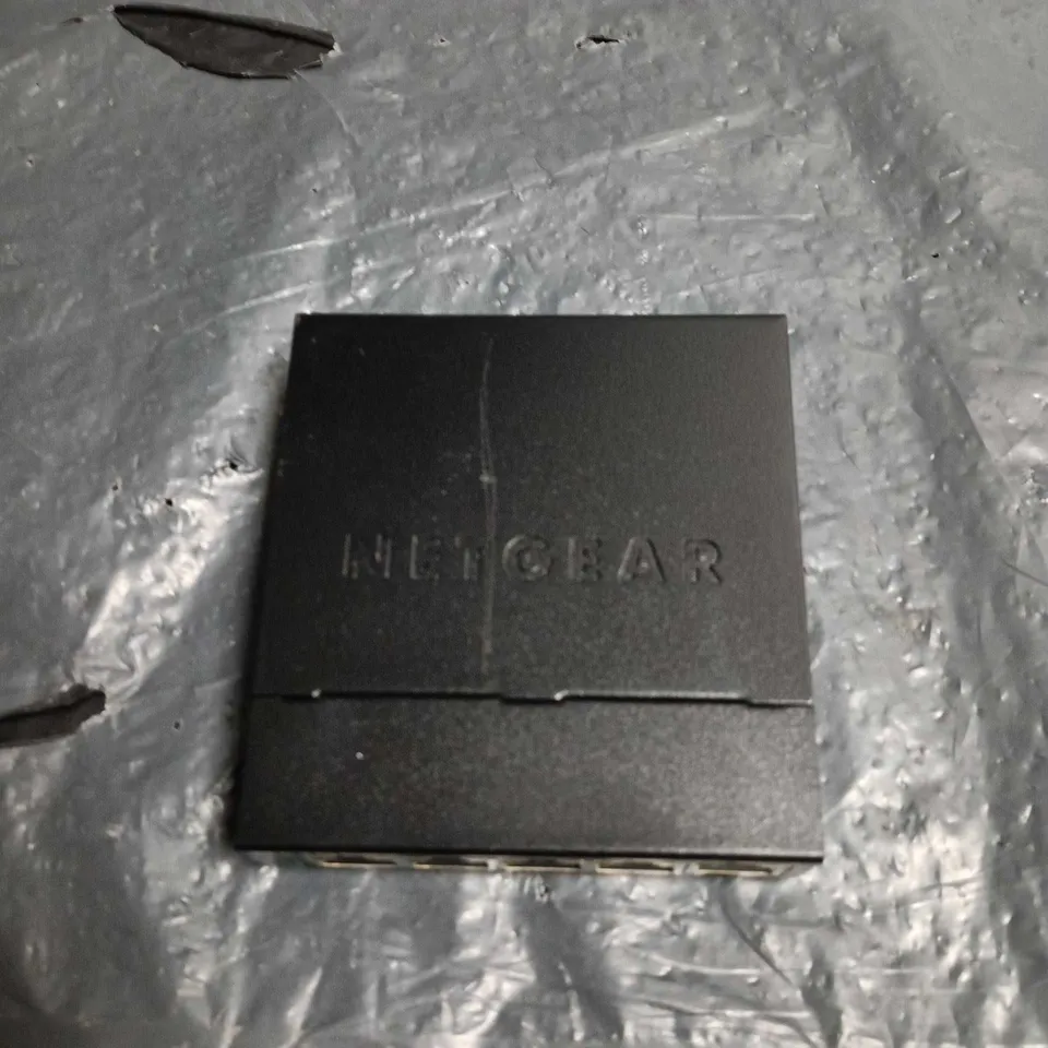 NETGEAR GS305V3 5-PORT GIGABIT ETHERNET UNMANAGED SWITCH